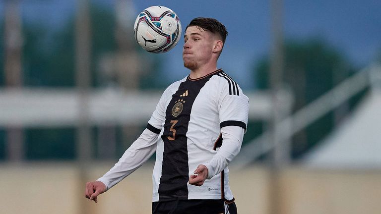 Lukas Ullrich Jerman Bek Borussia Mönchengladbach temp