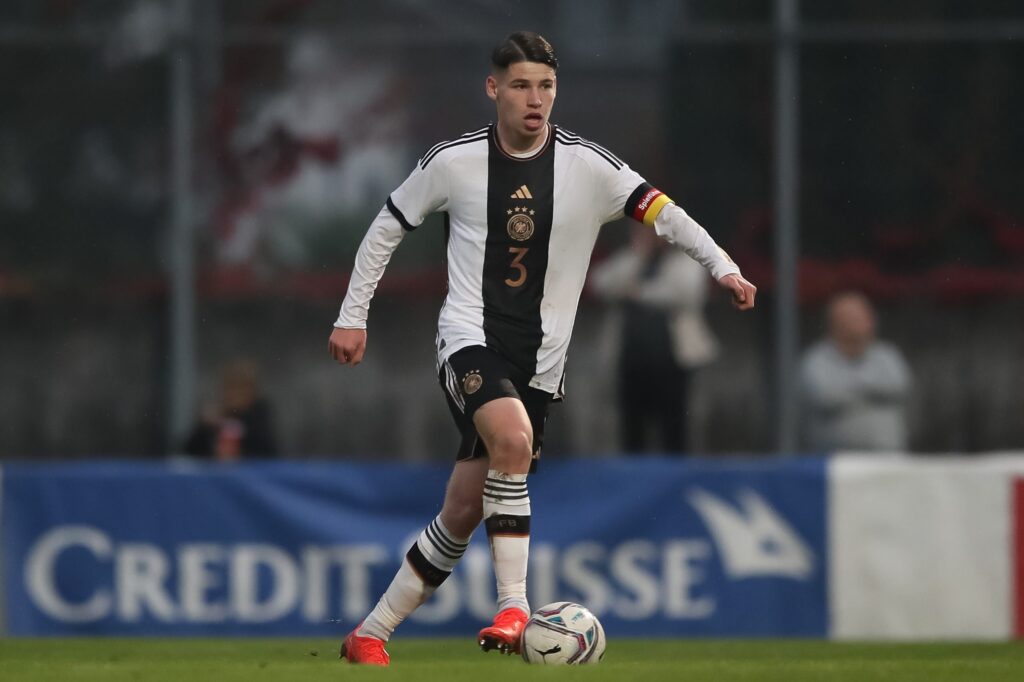 Lukas Ullrich Jerman Kemajuan Signifikan Mönchengladbach