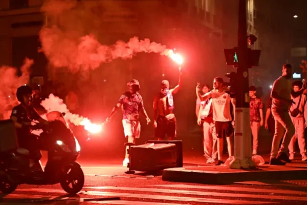 Perayaan di Paris Delapan Tahanan Dihukum Penjara kerusuhan temp